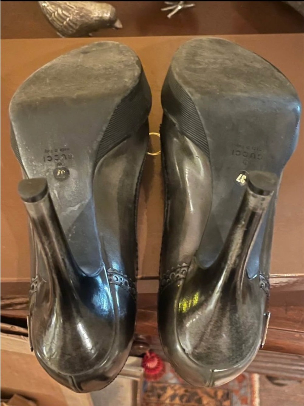 Gucci Black Leather Scalloped Heel Pumps - Picture 9 of 10
